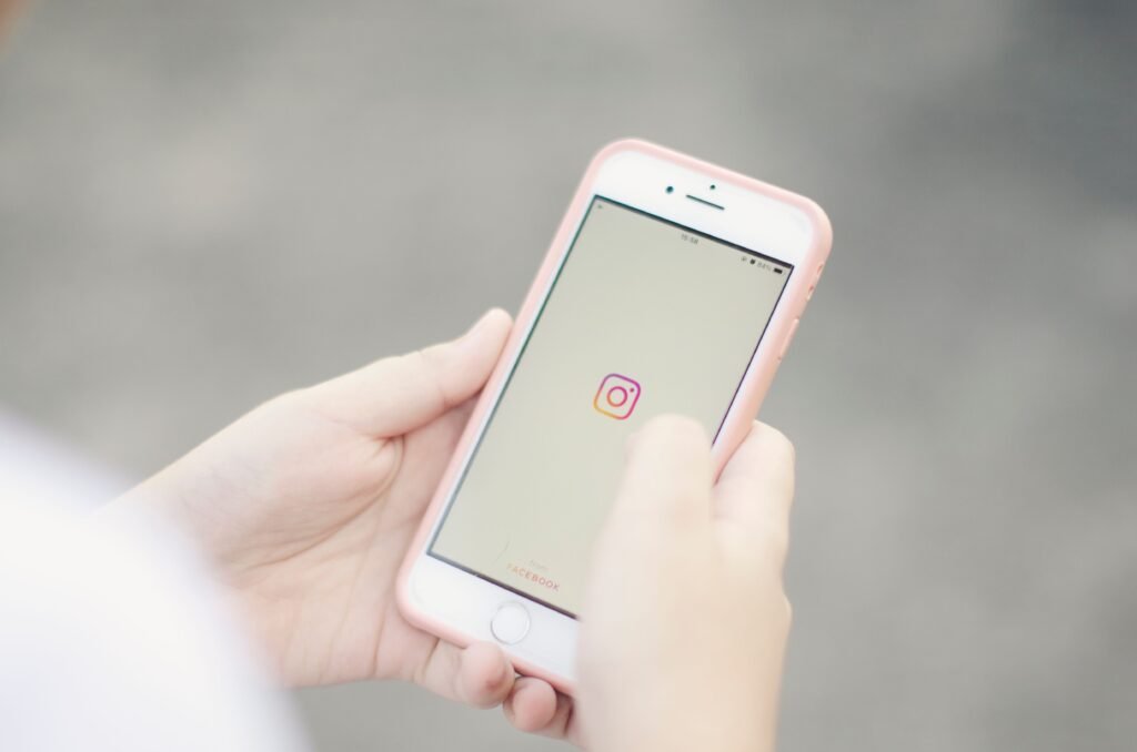 Identificando golpes e e-mails falsos do Instagram no Click Prático
